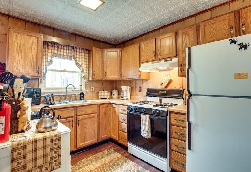 Charming Watersmeet Cabin W/ Dock On Kitty Island!