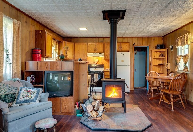 Charming Watersmeet Cabin W/ Dock On Kitty Island!