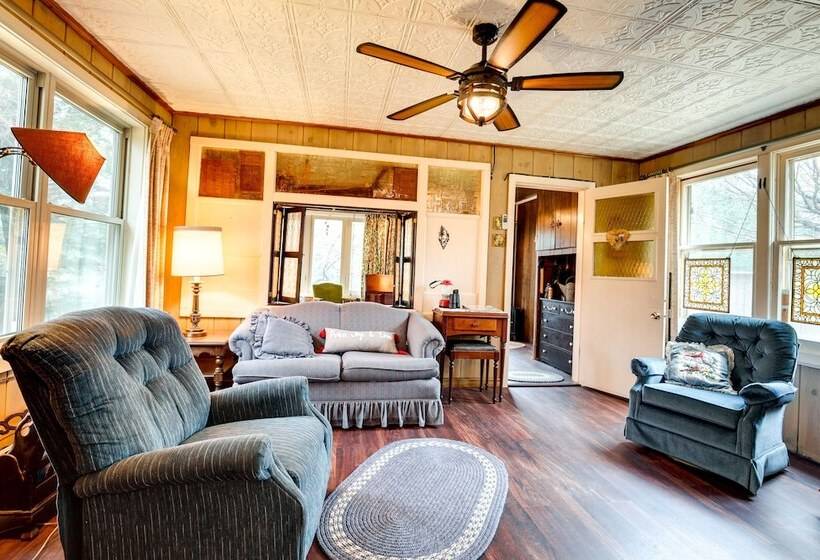 Charming Watersmeet Cabin W/ Dock On Kitty Island!