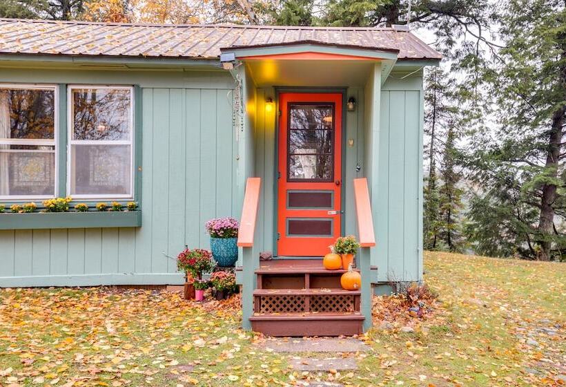 Charming Watersmeet Cabin W/ Dock On Kitty Island!