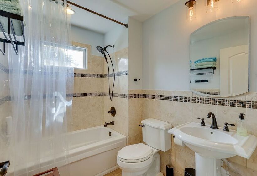 Charming West Haven Home   Walk To Beach!