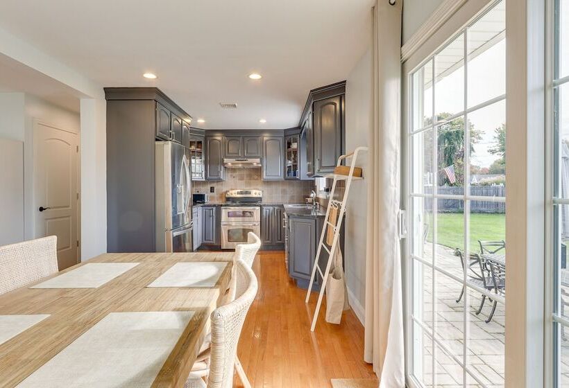 Charming West Haven Home   Walk To Beach!