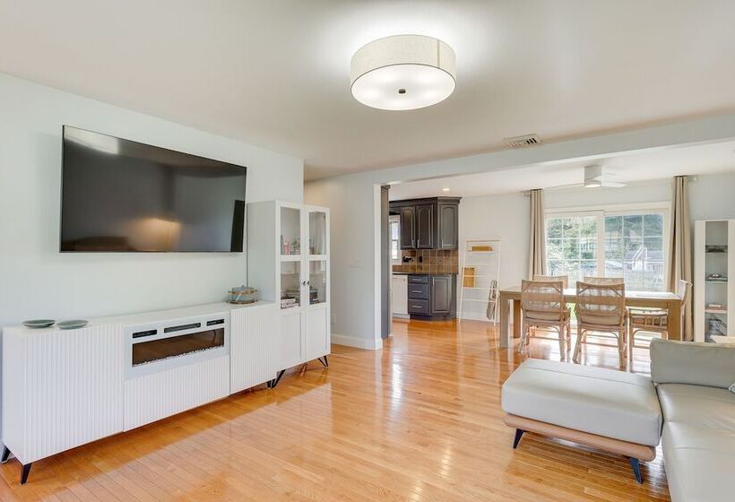 Charming West Haven Home   Walk To Beach!