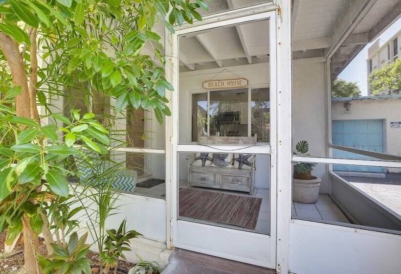 Walk To Ocean: Chic Deerfield Beach Cottage!