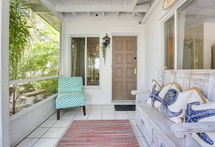 Walk To Ocean: Chic Deerfield Beach Cottage!
