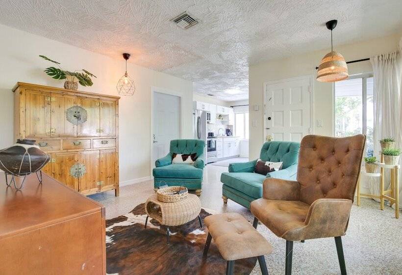 Walk To Ocean: Chic Deerfield Beach Cottage!