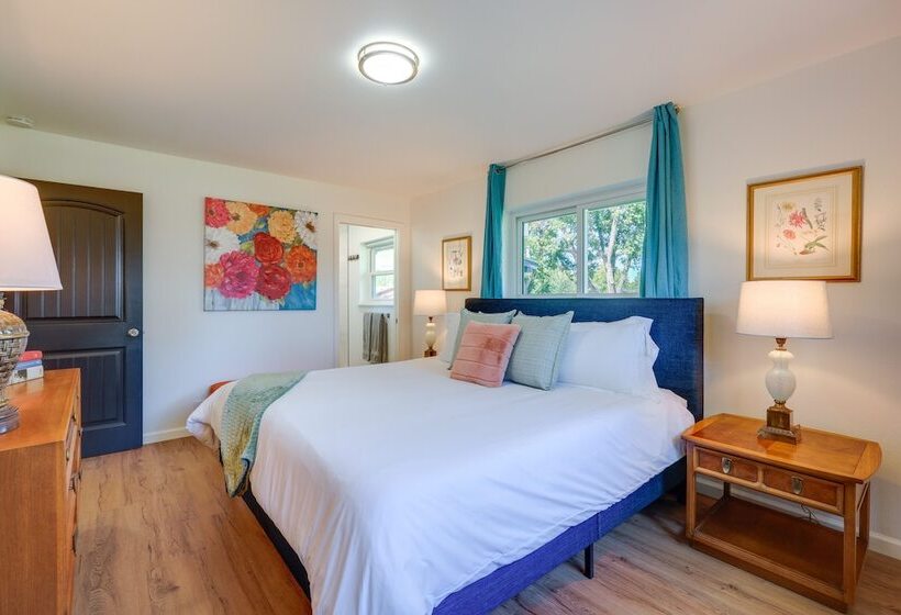 Chic Johnson City Home W/ Yard & Fire Pit!