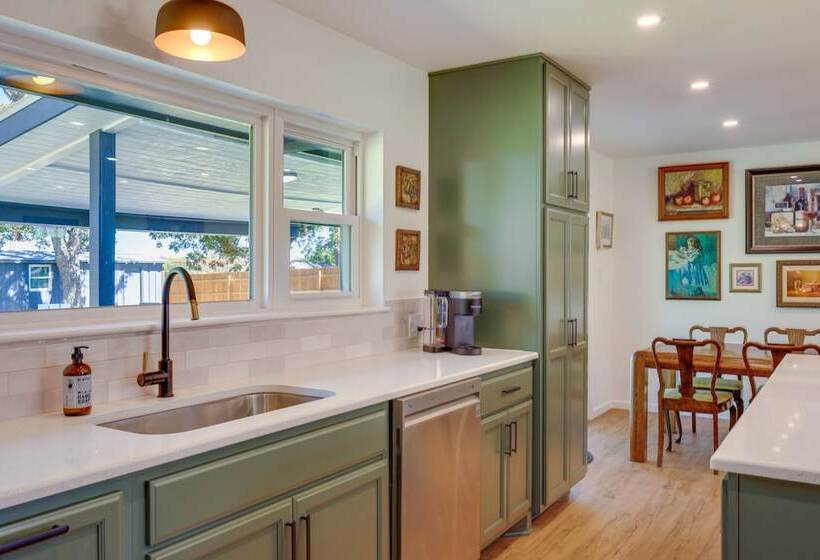 Chic Johnson City Home W/ Yard & Fire Pit!