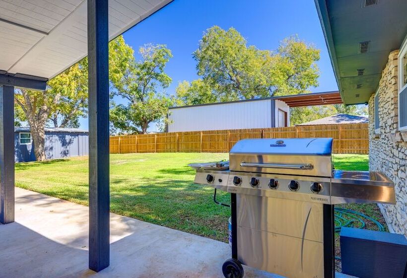 Chic Johnson City Home W/ Yard & Fire Pit!