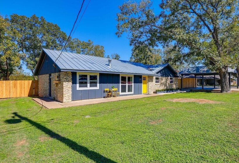 Chic Johnson City Home W/ Yard & Fire Pit!