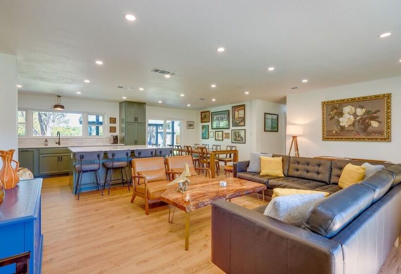 Chic Johnson City Home W/ Yard & Fire Pit!