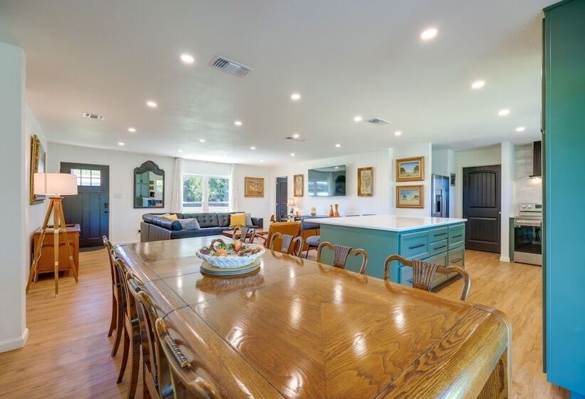 Chic Johnson City Home W/ Yard & Fire Pit!