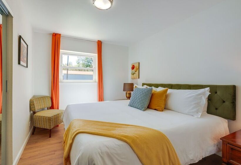 Chic Johnson City Home W/ Yard & Fire Pit!