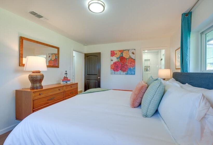 Chic Johnson City Home W/ Yard & Fire Pit!