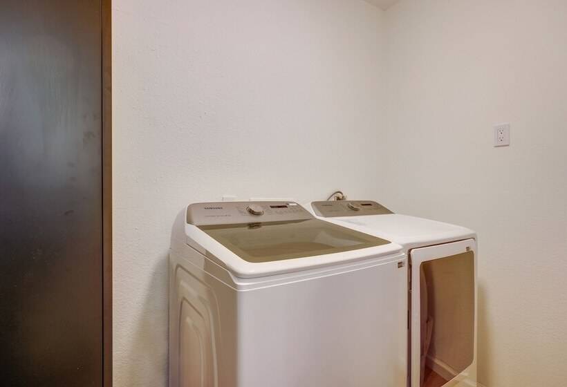 Chic Johnson City Home W/ Yard & Fire Pit!