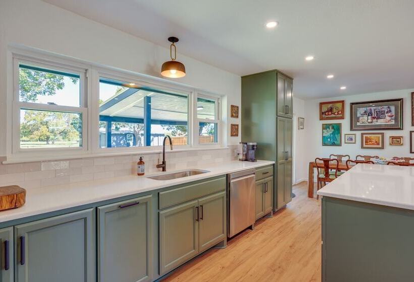 Chic Johnson City Home W/ Yard & Fire Pit!