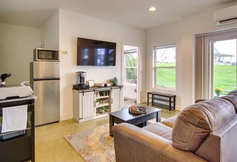 Chic & Modern Snohomish Hideaway On A Working Farm