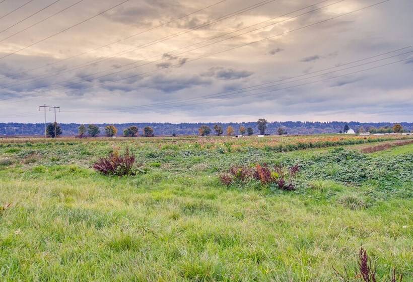Chic & Modern Snohomish Hideaway On A Working Farm