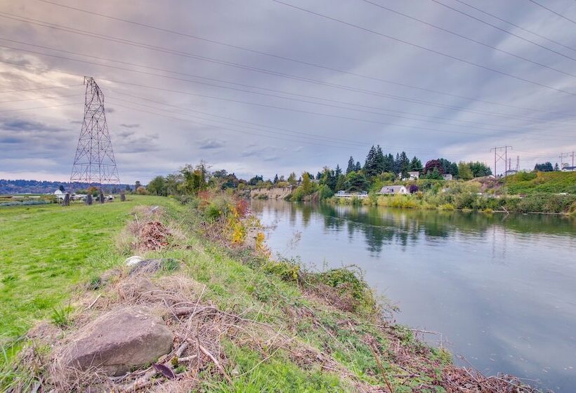 Chic & Modern Snohomish Hideaway On A Working Farm