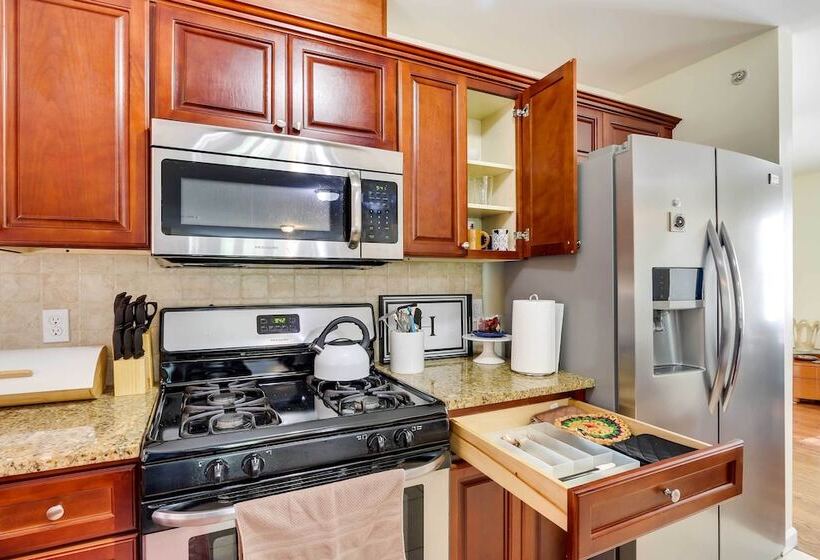 Chic Centrally Located Newark Home W/ Shared Yard!