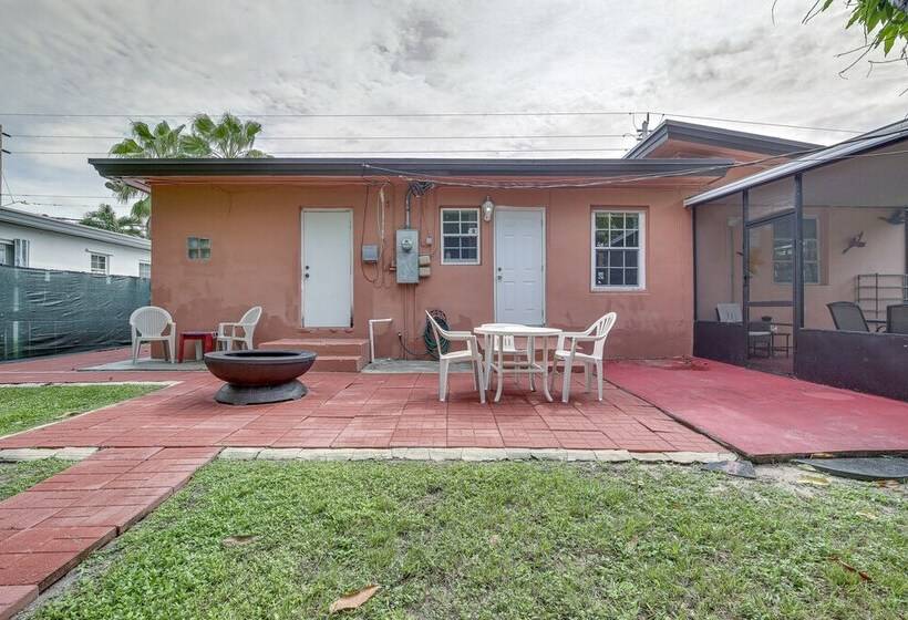 4 Mi To Beach: Hollywood Home W/ Patios!