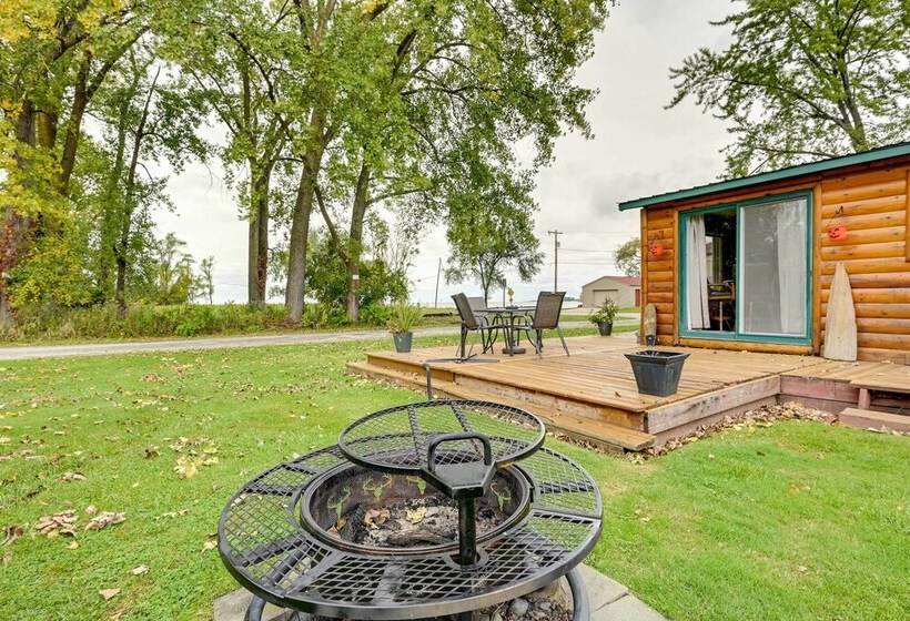 Cozy Bay City Abode W/ Deck & Fire Pit, Near Lakes