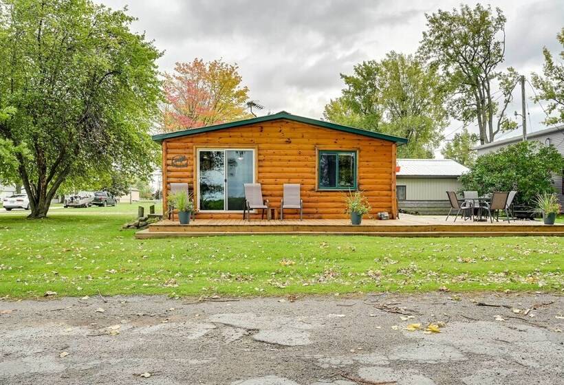Cozy Bay City Abode W/ Deck & Fire Pit, Near Lakes