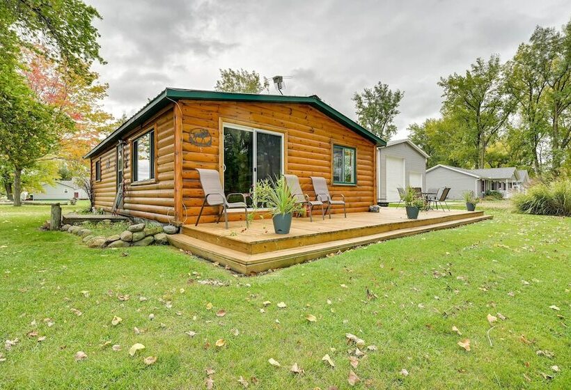 Cozy Bay City Abode W/ Deck & Fire Pit, Near Lakes