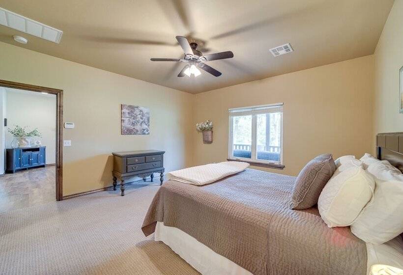 Cozy Checotah Retreat W/ Deck Near Eufaula Lake