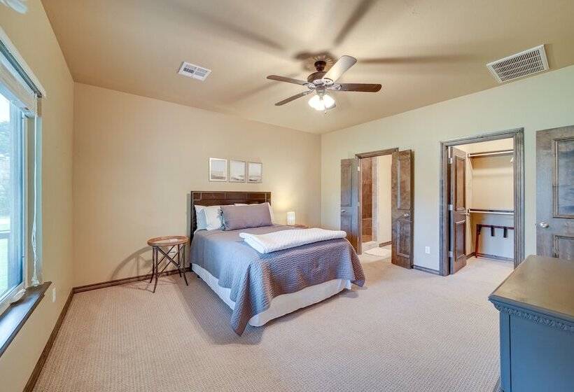 Cozy Checotah Retreat W/ Deck Near Eufaula Lake