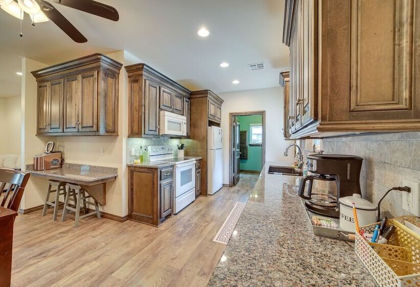 Cozy Checotah Retreat W/ Deck Near Eufaula Lake