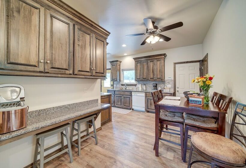 Cozy Checotah Retreat W/ Deck Near Eufaula Lake