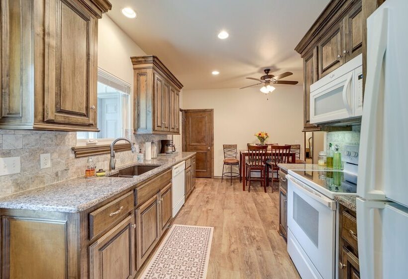 Cozy Checotah Retreat W/ Deck Near Eufaula Lake