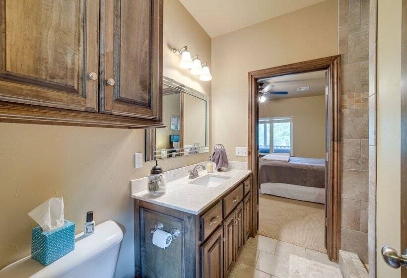 Cozy Checotah Retreat W/ Deck Near Eufaula Lake