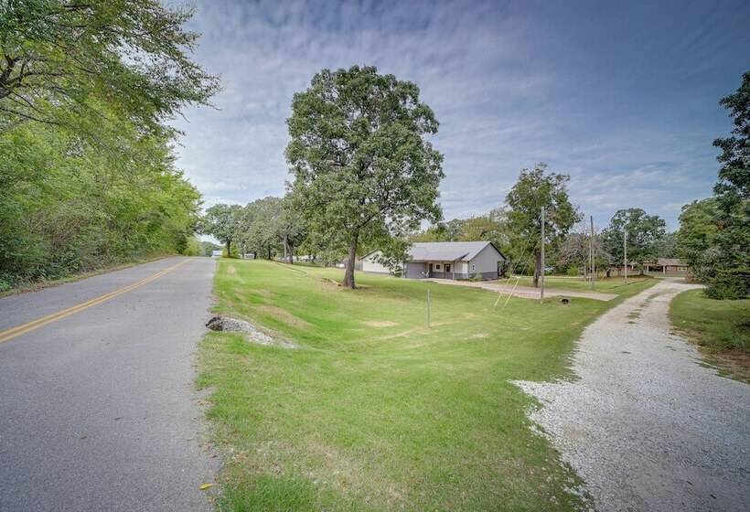 Cozy Checotah Retreat W/ Deck Near Eufaula Lake