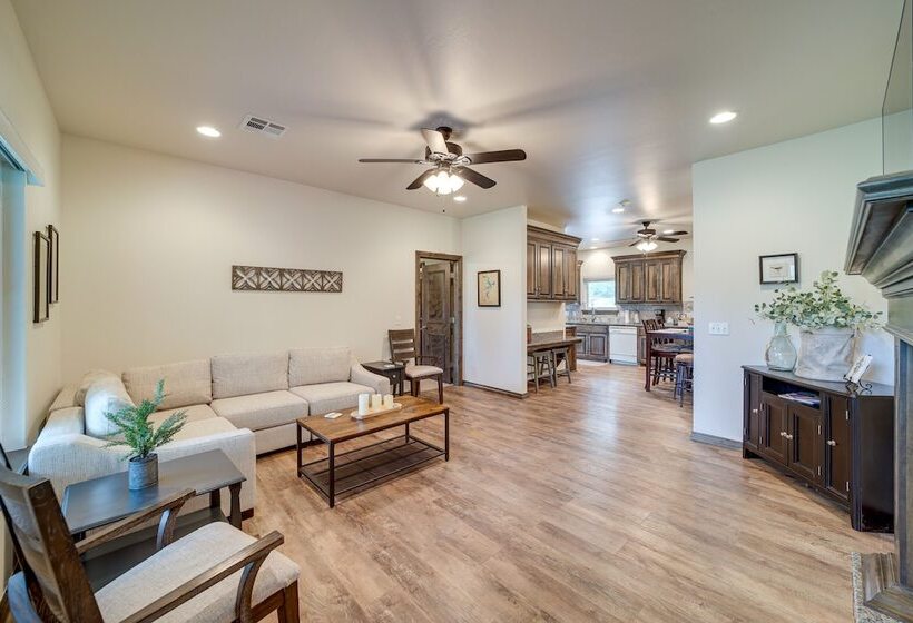 Cozy Checotah Retreat W/ Deck Near Eufaula Lake