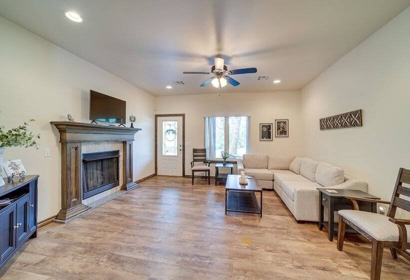 Cozy Checotah Retreat W/ Deck Near Eufaula Lake