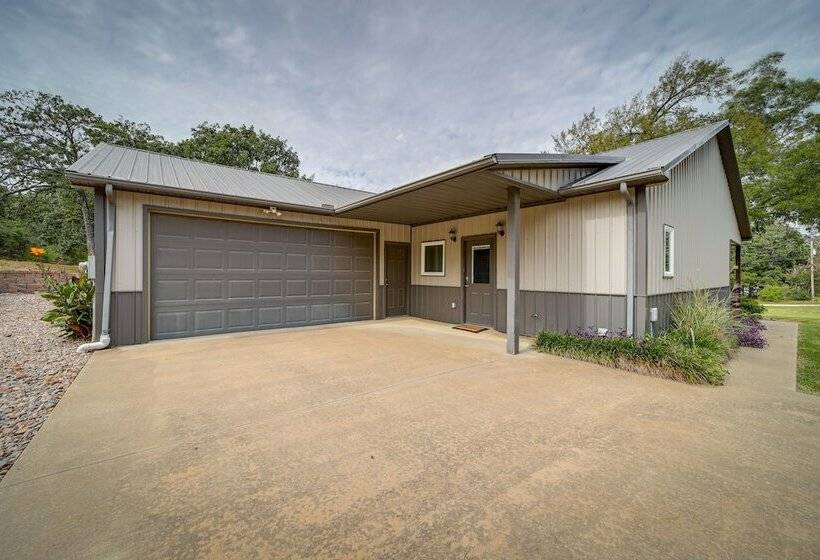 Cozy Checotah Retreat W/ Deck Near Eufaula Lake