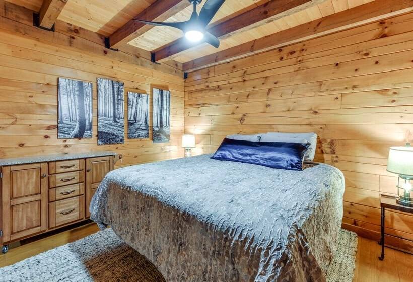 Cozy North Carolina Cabin W/ Hot Tub & Fire Pit!