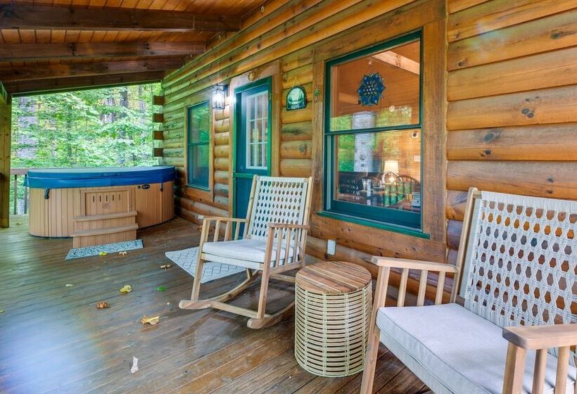 Cozy North Carolina Cabin W/ Hot Tub & Fire Pit!