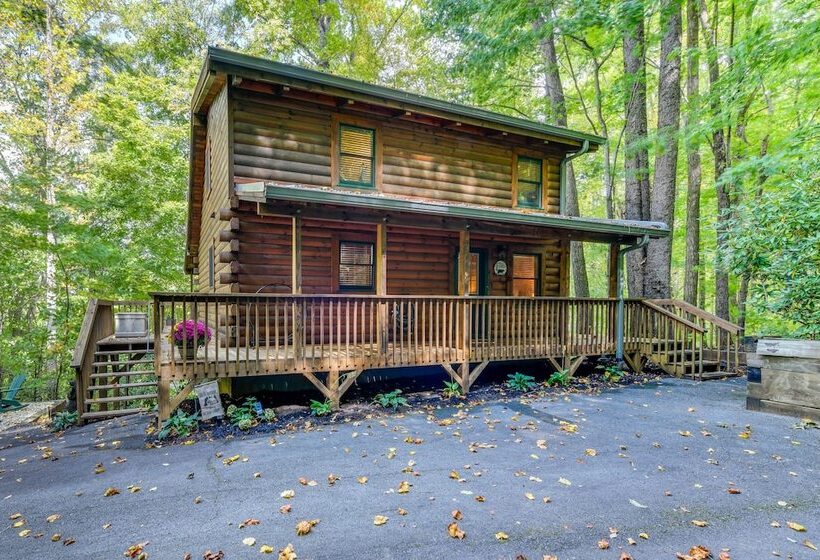 Cozy North Carolina Cabin W/ Hot Tub & Fire Pit!