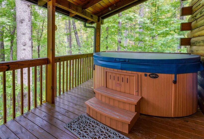 Cozy North Carolina Cabin W/ Hot Tub & Fire Pit!