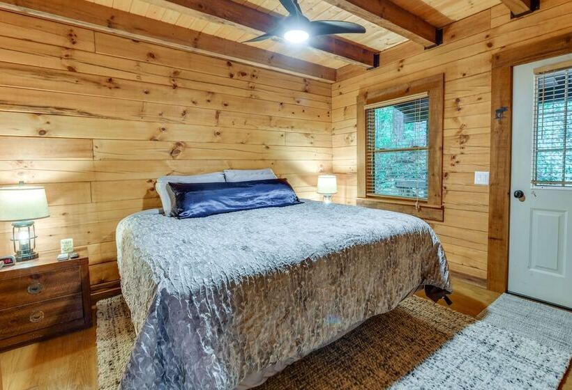 Cozy North Carolina Cabin W/ Hot Tub & Fire Pit!