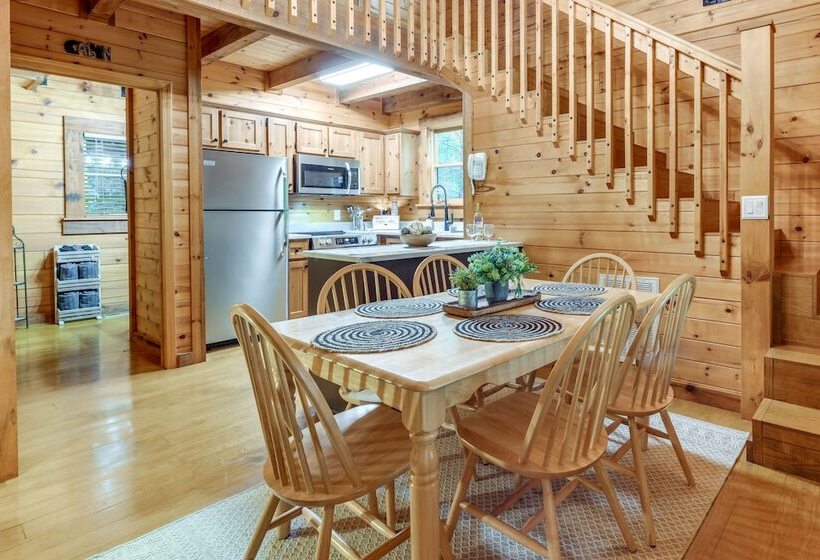 Cozy North Carolina Cabin W/ Hot Tub & Fire Pit!