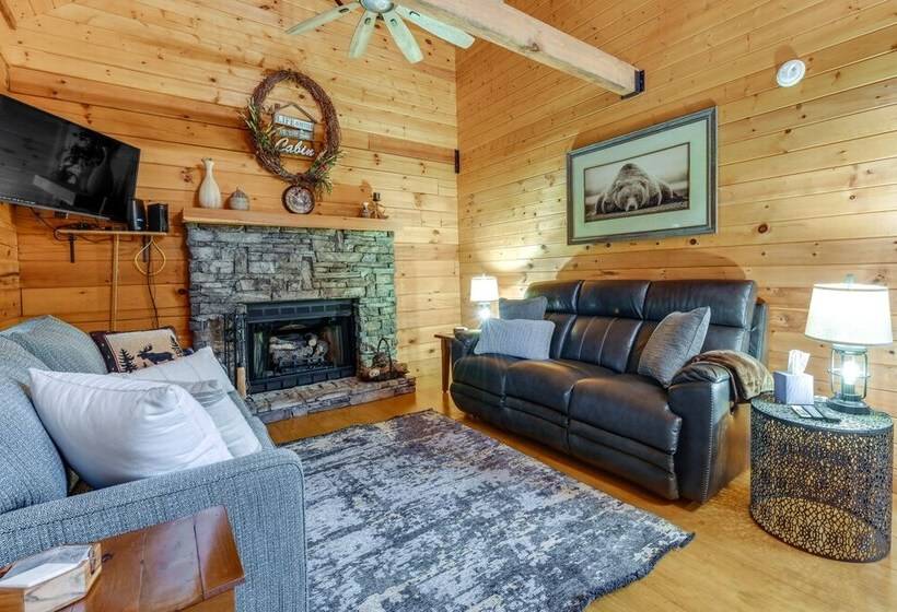 Cozy North Carolina Cabin W/ Hot Tub & Fire Pit!
