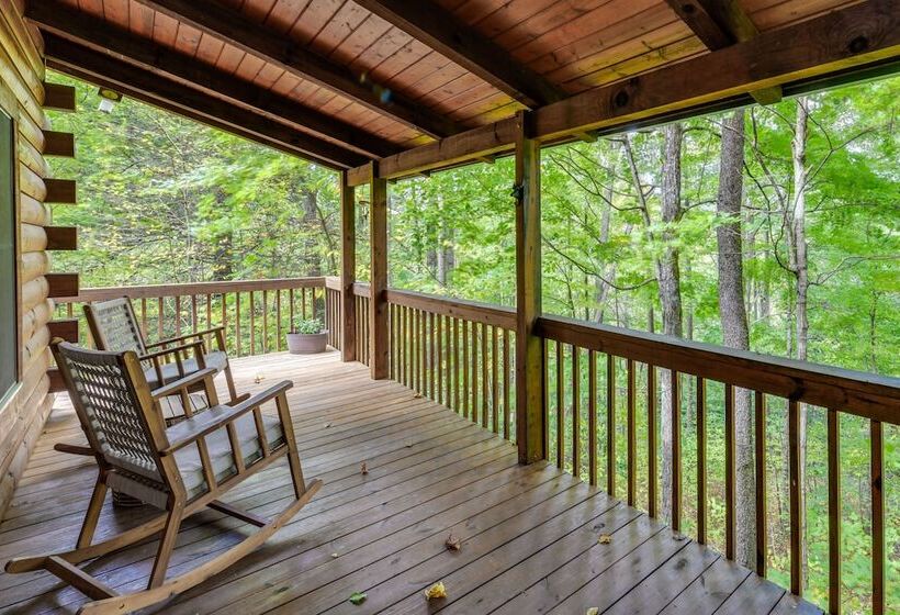 Cozy North Carolina Cabin W/ Hot Tub & Fire Pit!