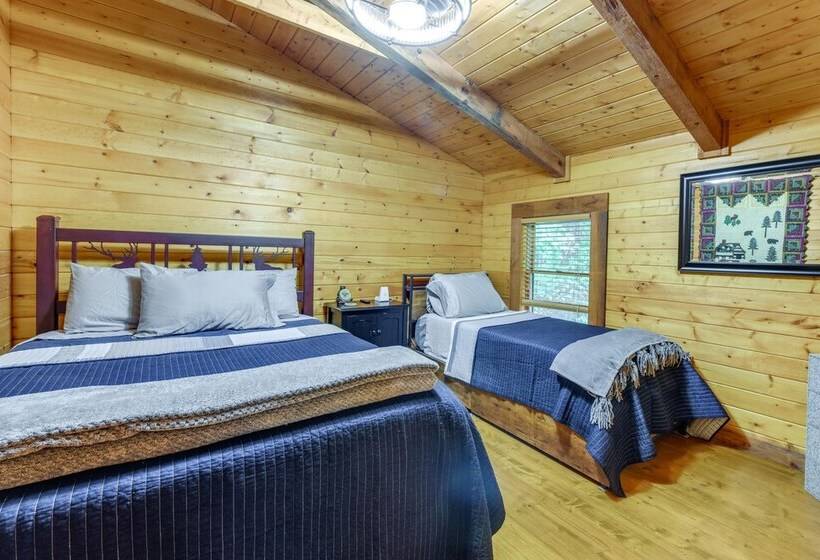 Cozy North Carolina Cabin W/ Hot Tub & Fire Pit!