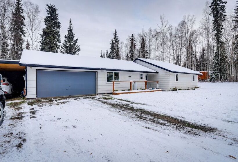 Cozy North Pole Home W/ Mountain & Aurora Views!