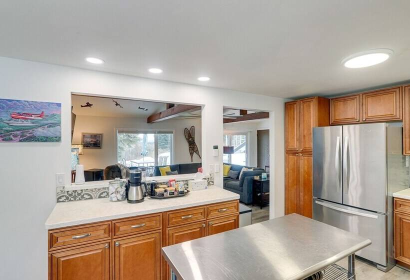 Cozy North Pole Home W/ Mountain & Aurora Views!