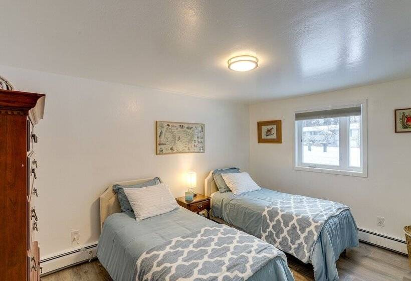 Cozy North Pole Home W/ Mountain & Aurora Views!